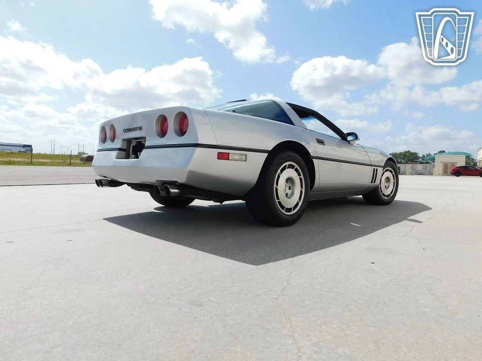 1986 Chevrolet Corvette C4 - Image 16 of 21