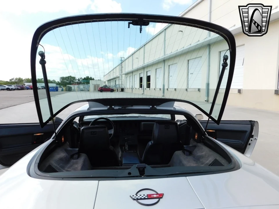 1986 Chevrolet Corvette C4 - Image 16 of 21