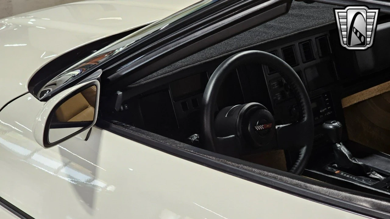 1986 Chevrolet Corvette C4 - Image 13 of 21