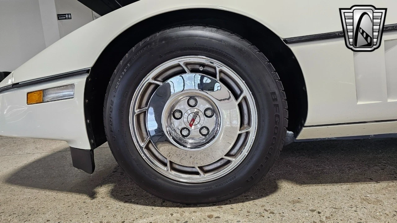 1986 Chevrolet Corvette C4 - Image 8 of 21