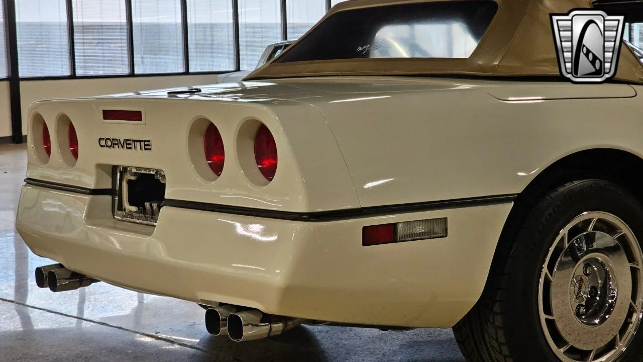 1986 Chevrolet Corvette C4 - Image 16 of 21