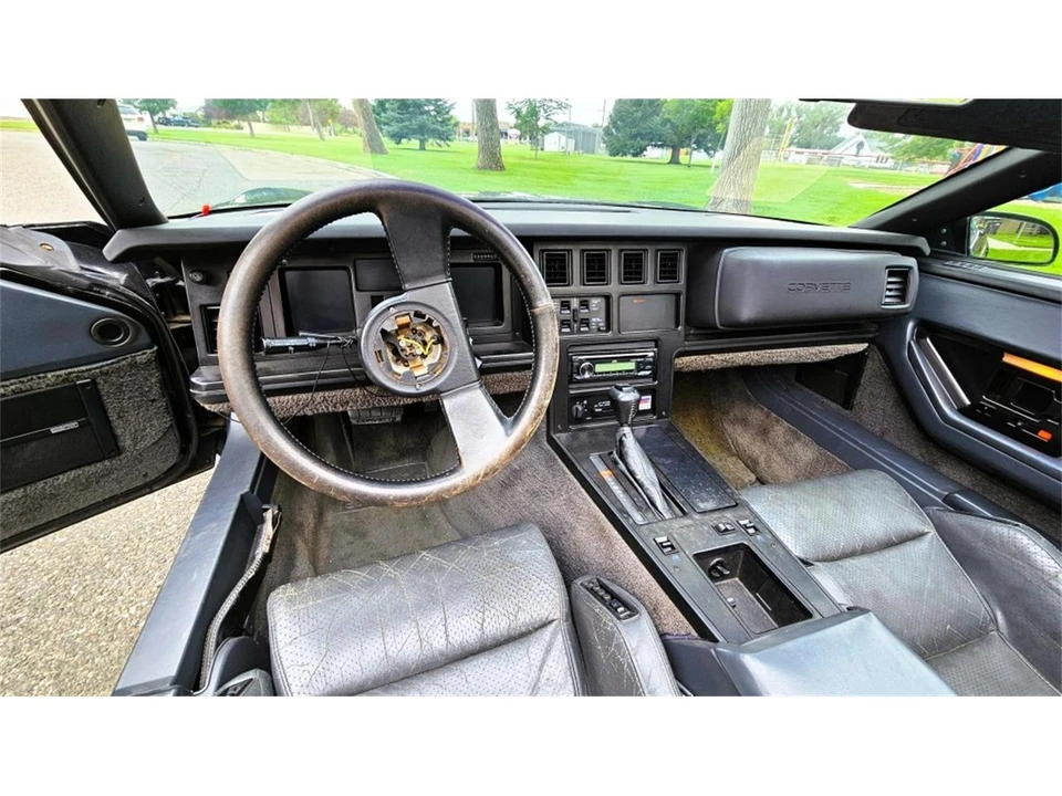 1986 Chevrolet Corvette C4 - Image 15 of 31