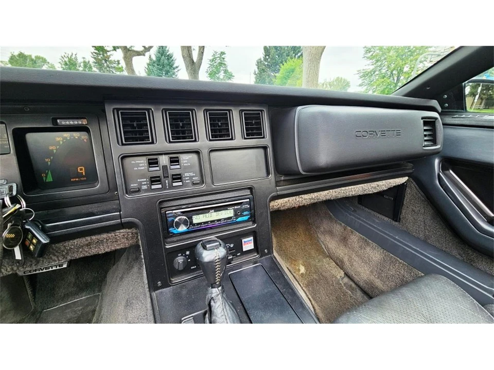 1986 Chevrolet Corvette C4 - Image 19 of 31