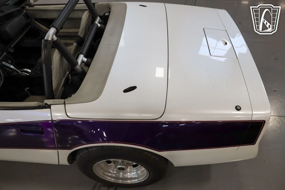 1986 Chevrolet Corvette C4 - Image 18 of 21