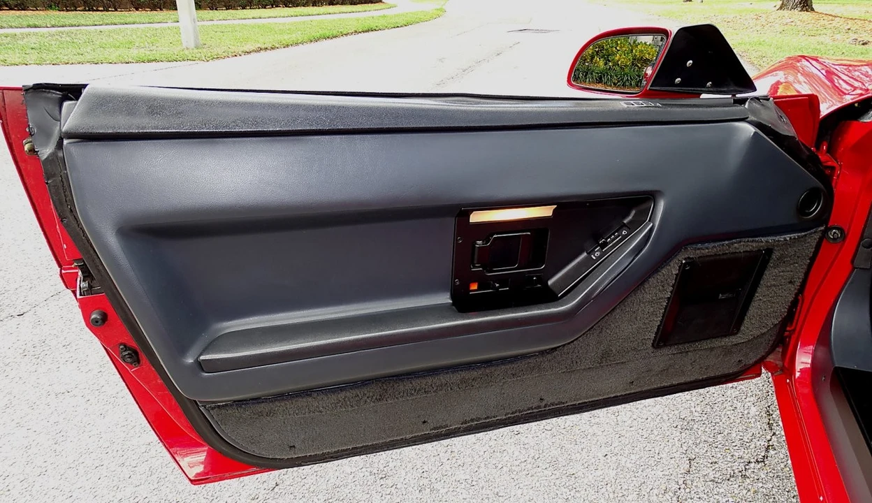 1986 Chevrolet Corvette C4 - Image 16 of 21