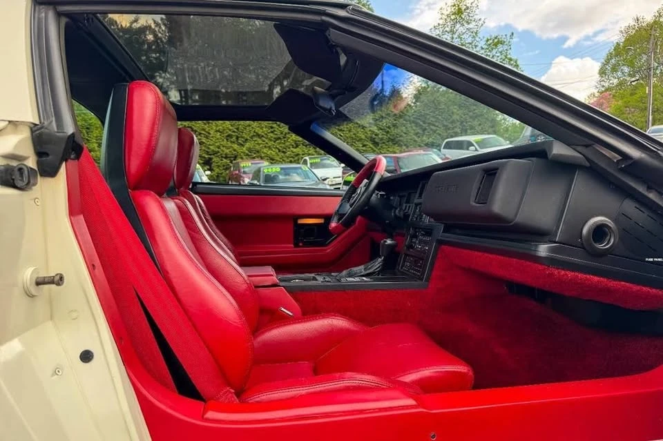 1986 Chevrolet Corvette C4 - Image 16 of 19