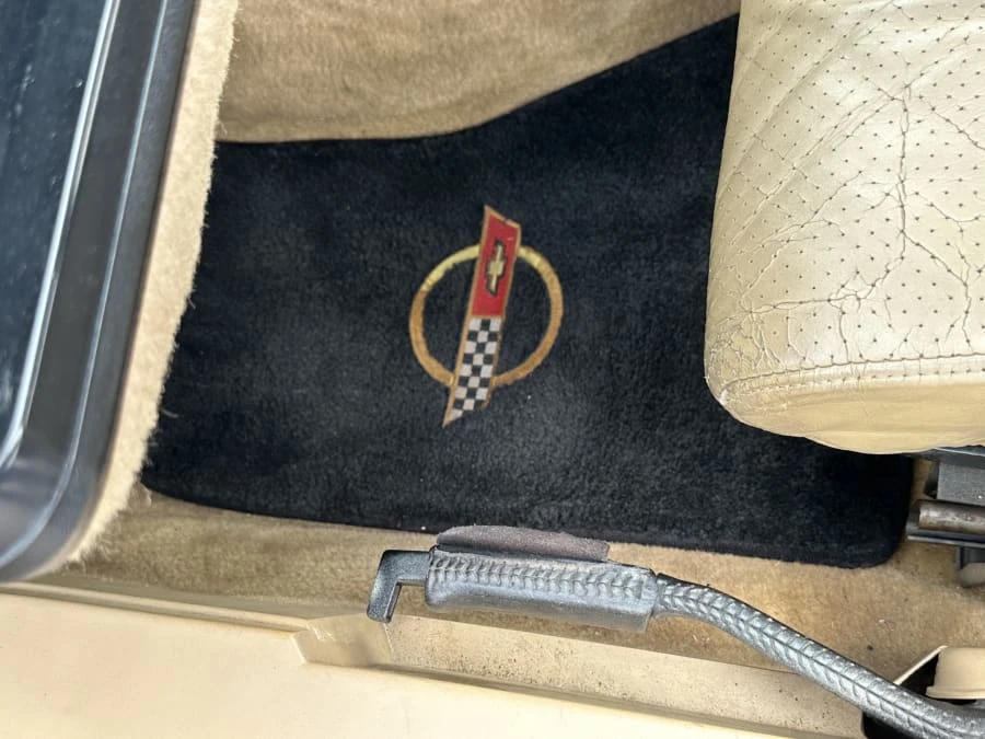 1986 Chevrolet Corvette C4 - Image 14 of 21