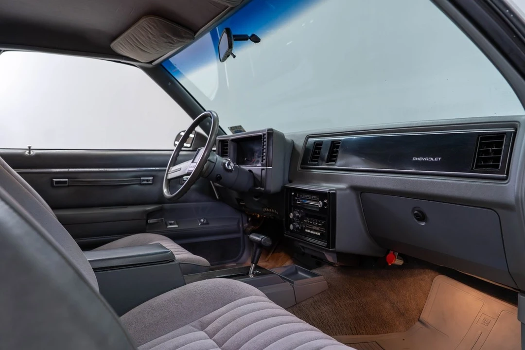 1986 Chevrolet - Image 21 of 31
