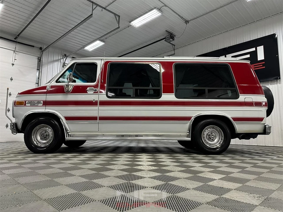 1986 Chevrolet G-Series Van - Image 11 of 31