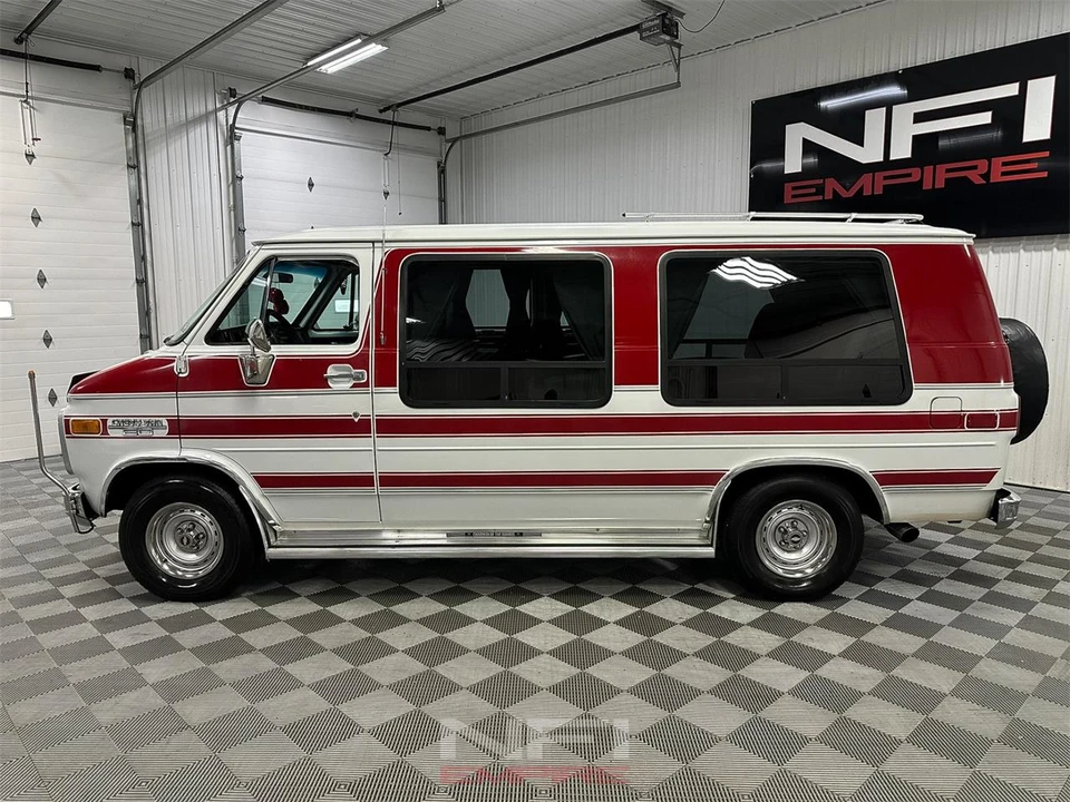 1986 Chevrolet G-Series Van - Image 2 of 31