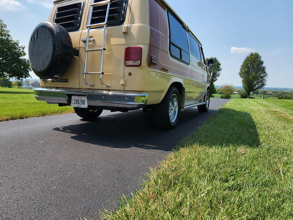 1986 Chevrolet G-Series Van - Image 16 of 28