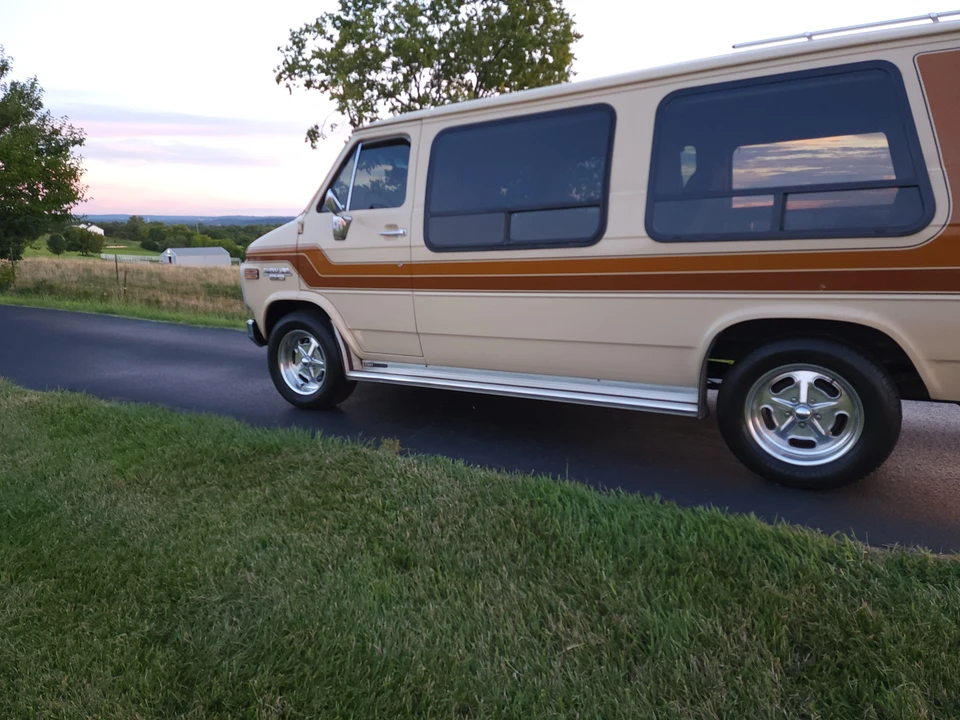 1986 Chevrolet G-Series Van - Image 12 of 28
