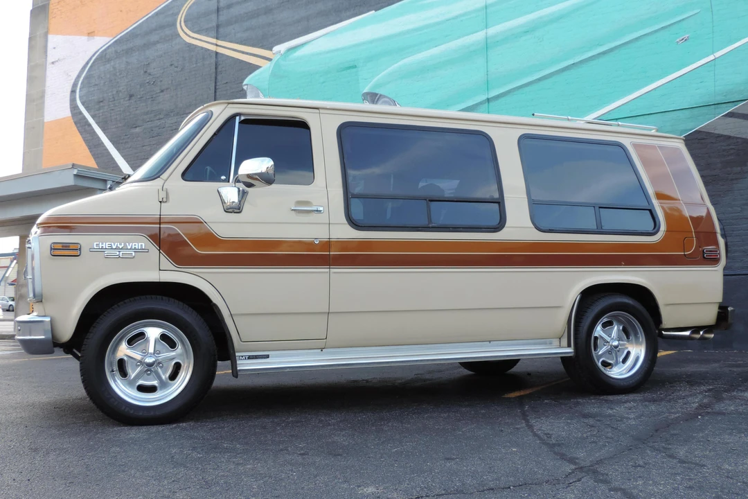 1986 Chevrolet G-Series Van - Image 11 of 28