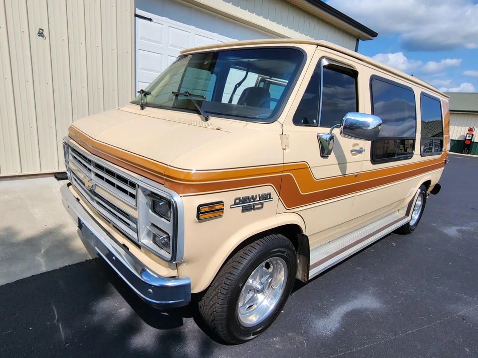 1986 Chevrolet G-Series Van - Image 10 of 28