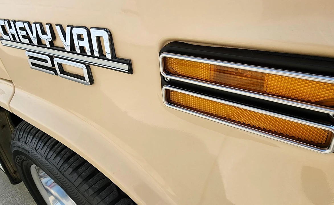 1986 Chevrolet G-Series Van - Image 27 of 28