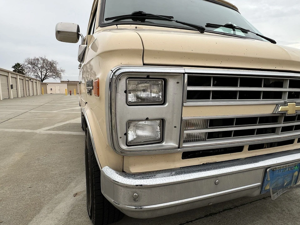 1986 Chevrolet G-Series Van - Image 10 of 31