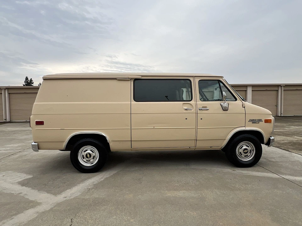 1986 Chevrolet G-Series Van - Image 7 of 31