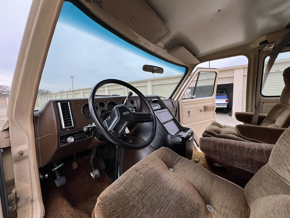 1986 Chevrolet G-Series Van - Image 25 of 31