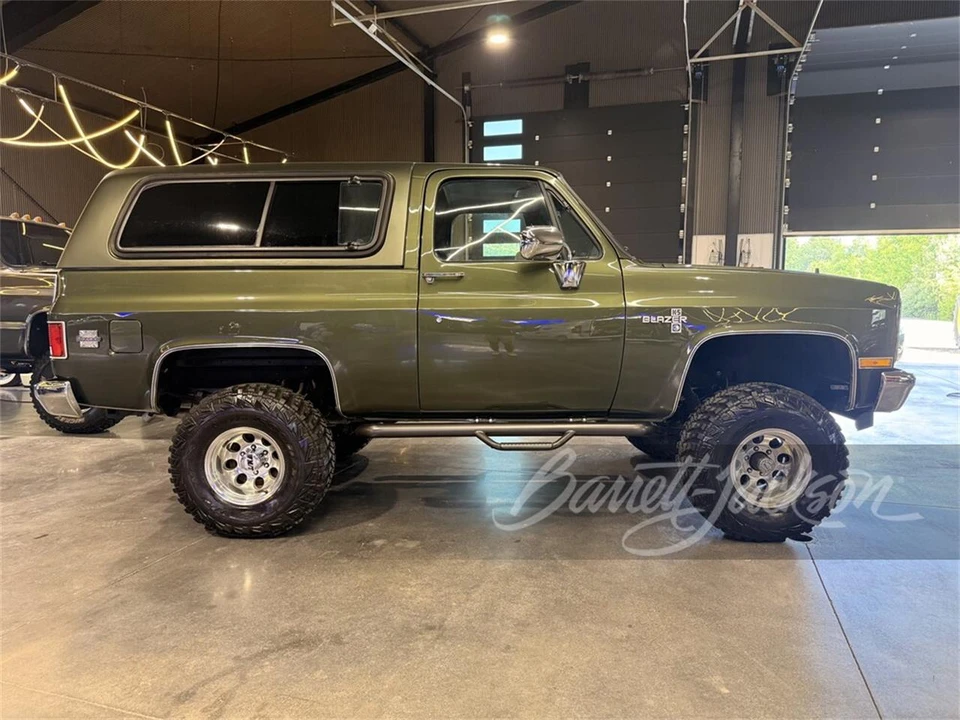 1986 Chevrolet K5 Blazer 2nd Gen - Image 2 of 5