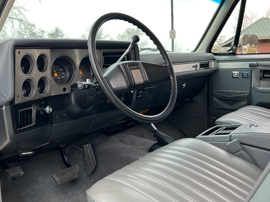1986 Chevrolet K5 Blazer 2nd Gen - Image 10 of 15