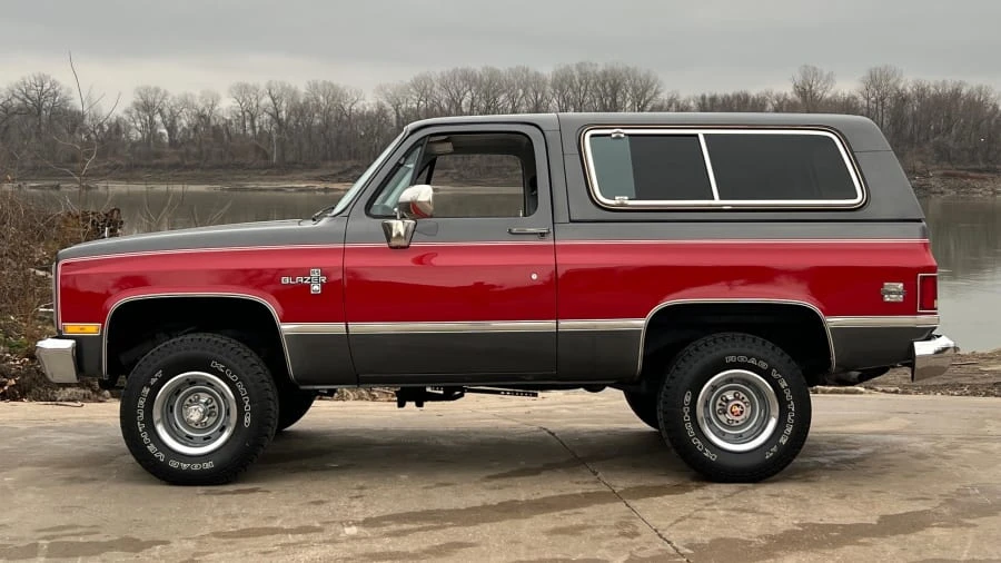 1986 Chevrolet K5 Blazer 2nd Gen - Image 7 of 15