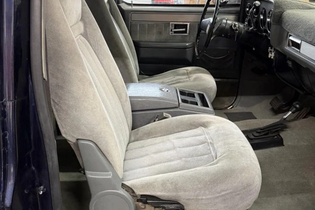 1986 Chevrolet K5 Blazer 2nd Gen - Image 4 of 8