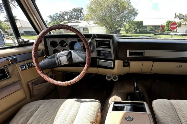 1986 Chevrolet K5 Blazer 2nd Gen - Image 5 of 8