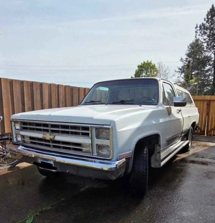 1986 Chevrolet K5 Blazer 2nd Gen - Image 2 of 12