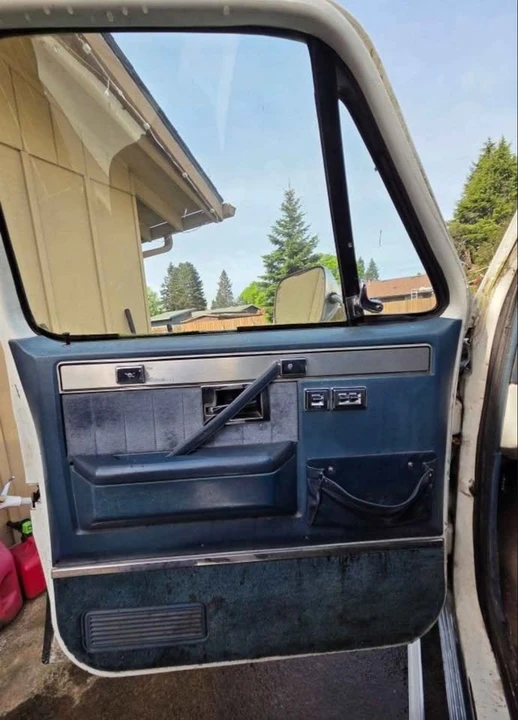 1986 Chevrolet K5 Blazer 2nd Gen - Image 5 of 12