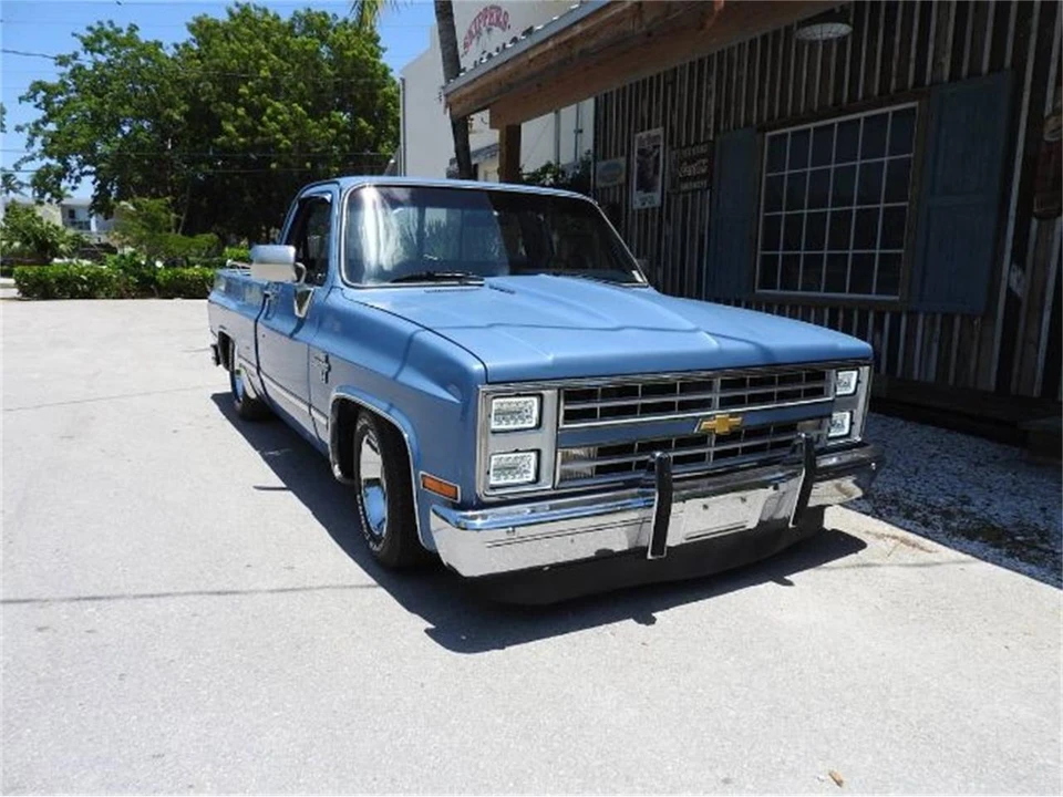 1986 Chevrolet Silverado - Image 2 of 24
