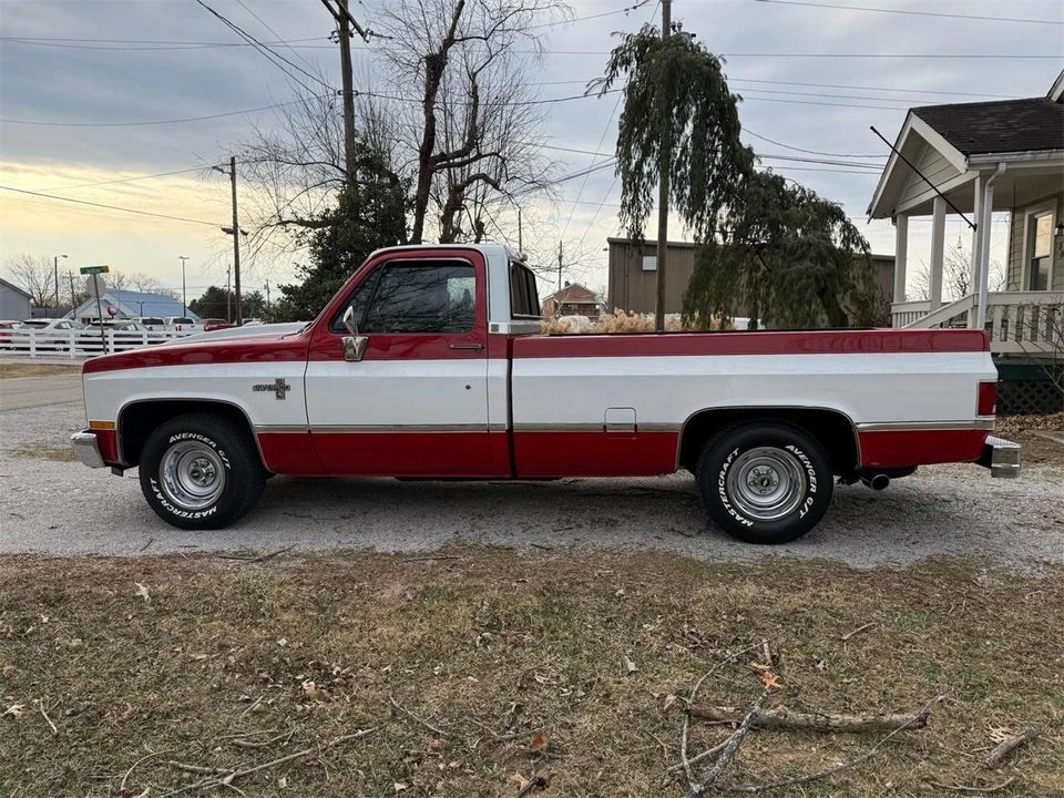 1986 Chevrolet Silverado - Image 4 of 31