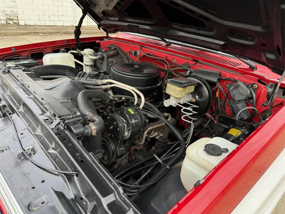 1986 Chevrolet Silverado - Image 9 of 31