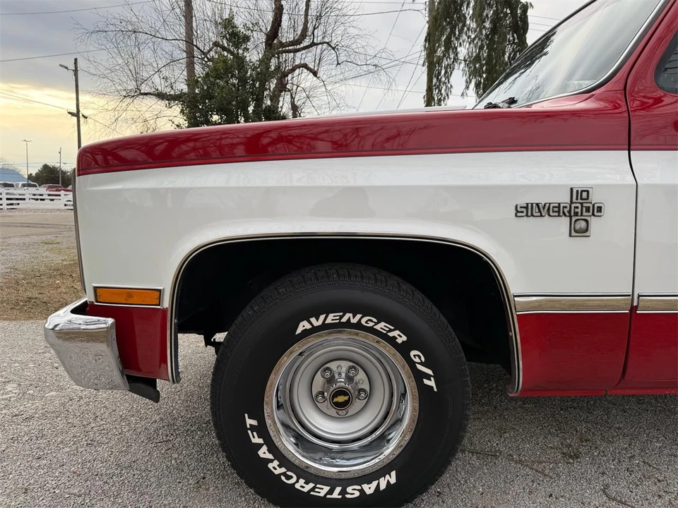 1986 Chevrolet Silverado - Image 16 of 31