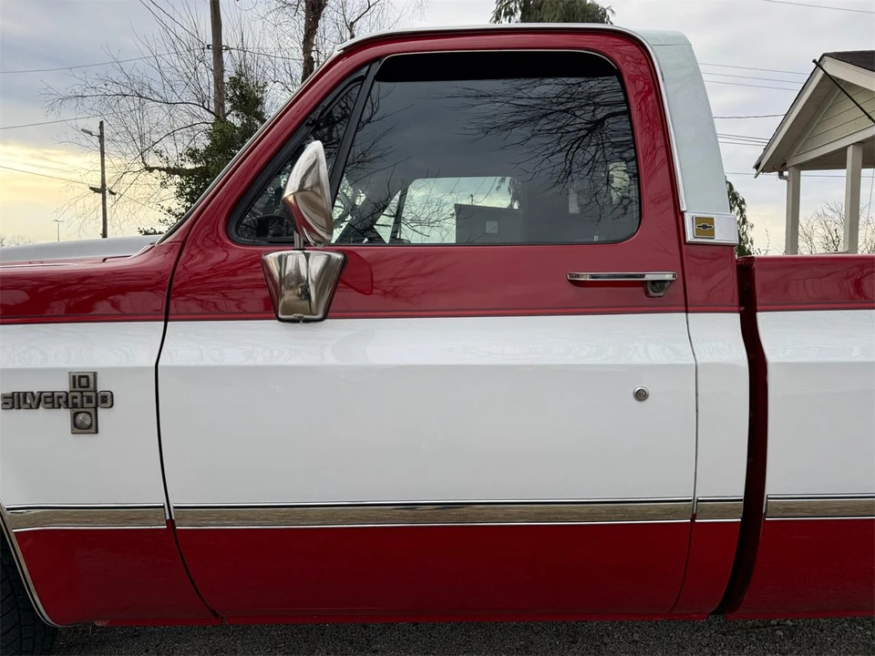 1986 Chevrolet Silverado - Image 17 of 31