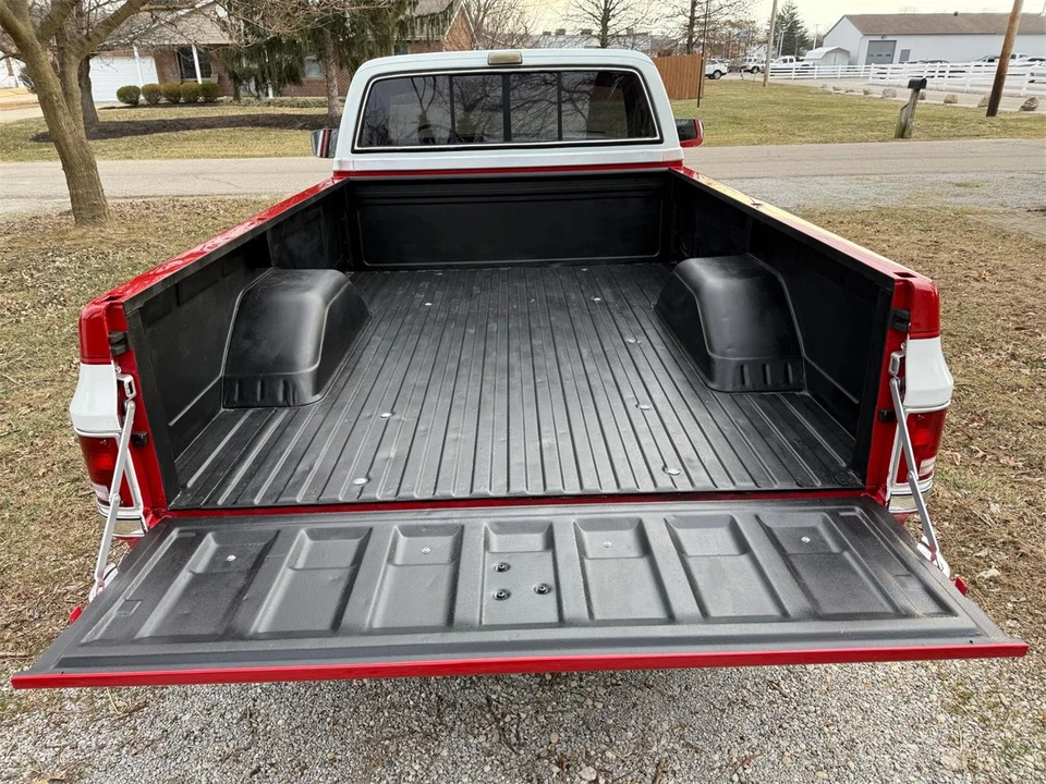 1986 Chevrolet Silverado - Image 28 of 31