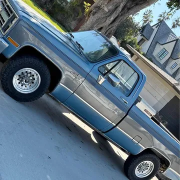 1986 Chevrolet Silverado 2500 Pickup 2D 8 ft