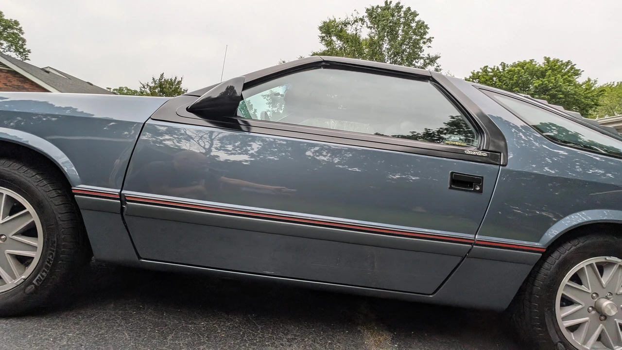 1986 Chrysler Laser - Image 27 of 31