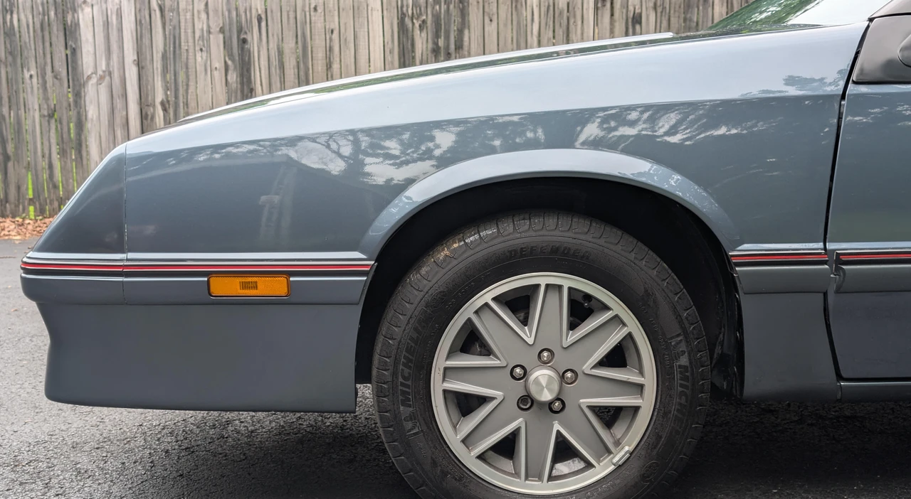 1986 Chrysler Laser - Image 26 of 31