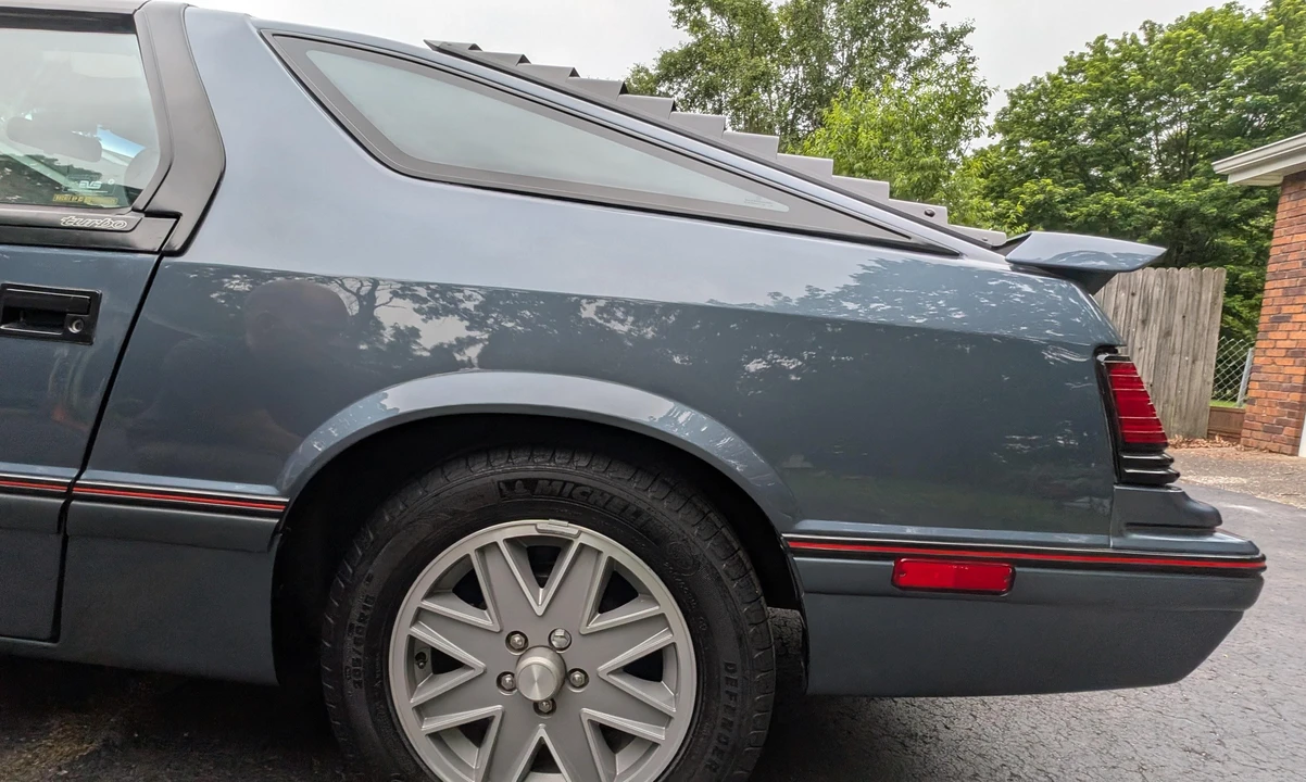 1986 Chrysler Laser - Image 28 of 31