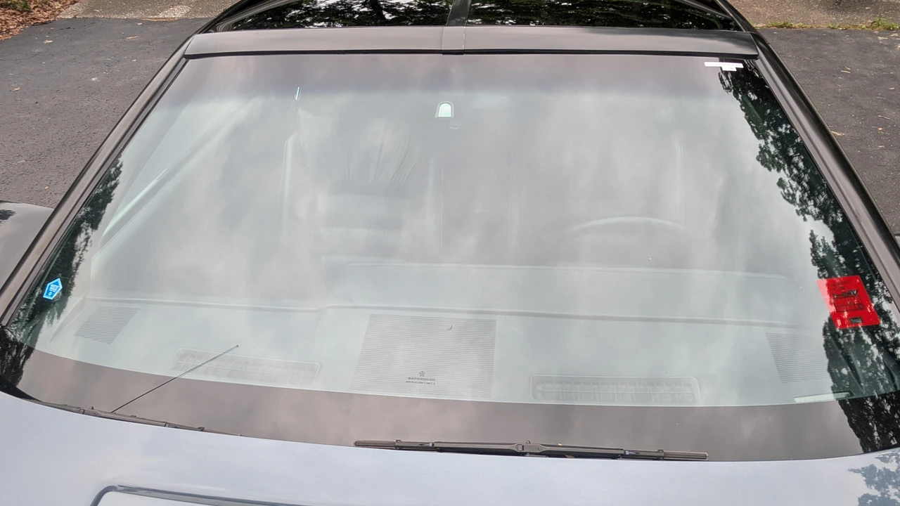 1986 Chrysler Laser - Image 23 of 31