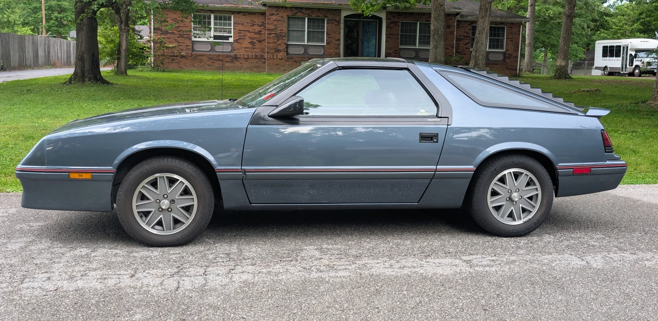 1986 Chrysler Laser - Image 10 of 31