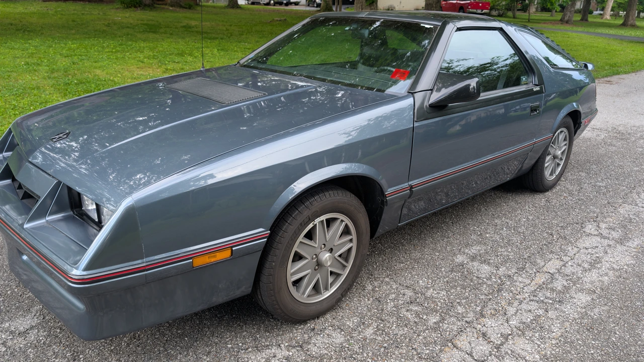 1986 Chrysler Laser - Image 9 of 31