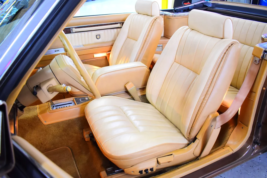 1986 Chrysler LeBaron - Image 11 of 18