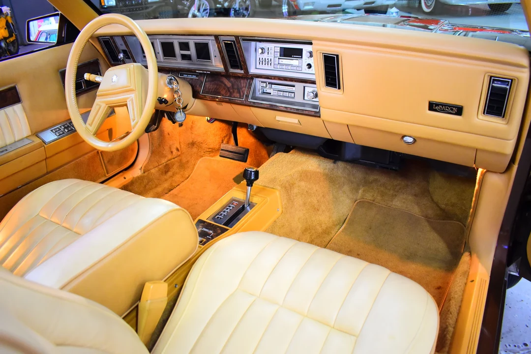 1986 Chrysler LeBaron - Image 14 of 18