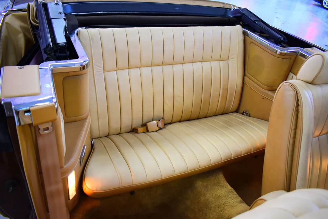 1986 Chrysler LeBaron - Image 15 of 18