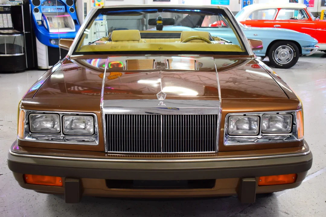 1986 Chrysler LeBaron - Image 7 of 18