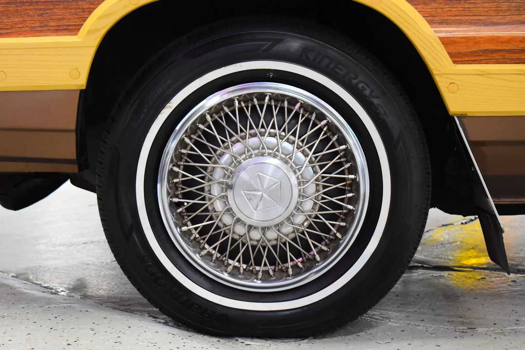 1986 Chrysler LeBaron - Image 9 of 18