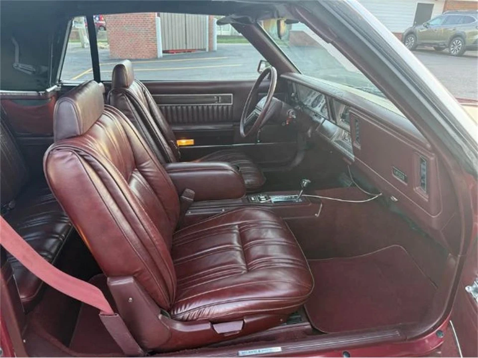 1986 Chrysler LeBaron - Image 10 of 15