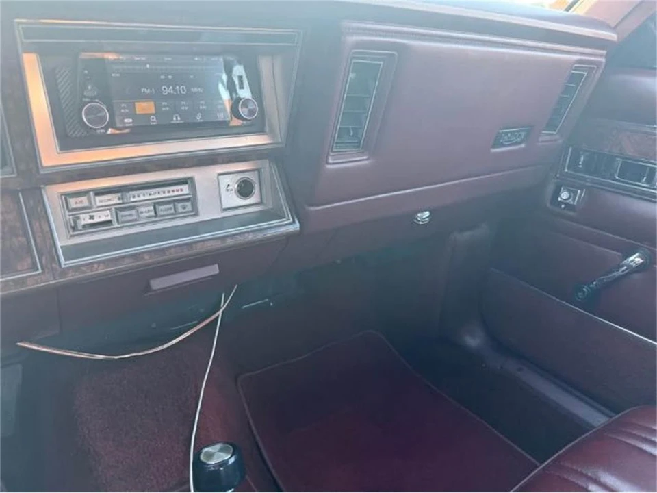 1986 Chrysler LeBaron - Image 7 of 15