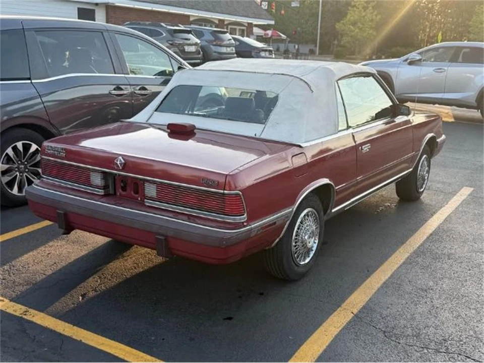 1986 Chrysler LeBaron - Image 11 of 15
